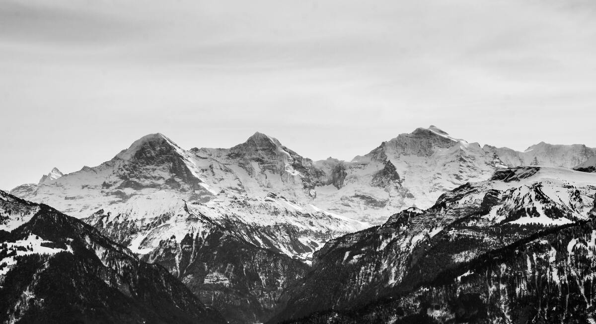 black-and-white-background-mountain