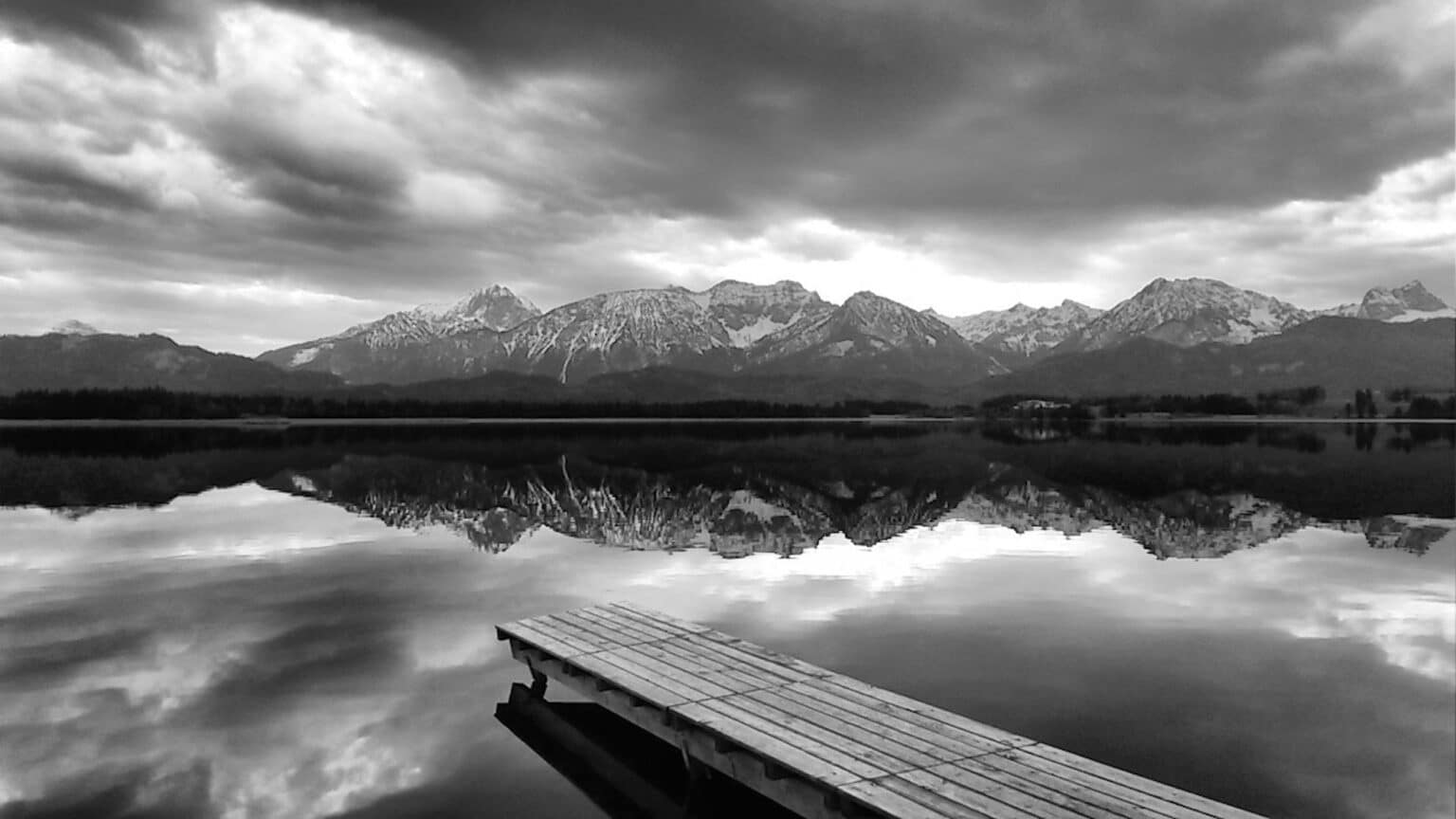 black-and-white-background-river-nature